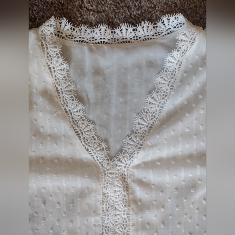Ivory Lace Trim Top Large NWOT - Picture 7 of 12
